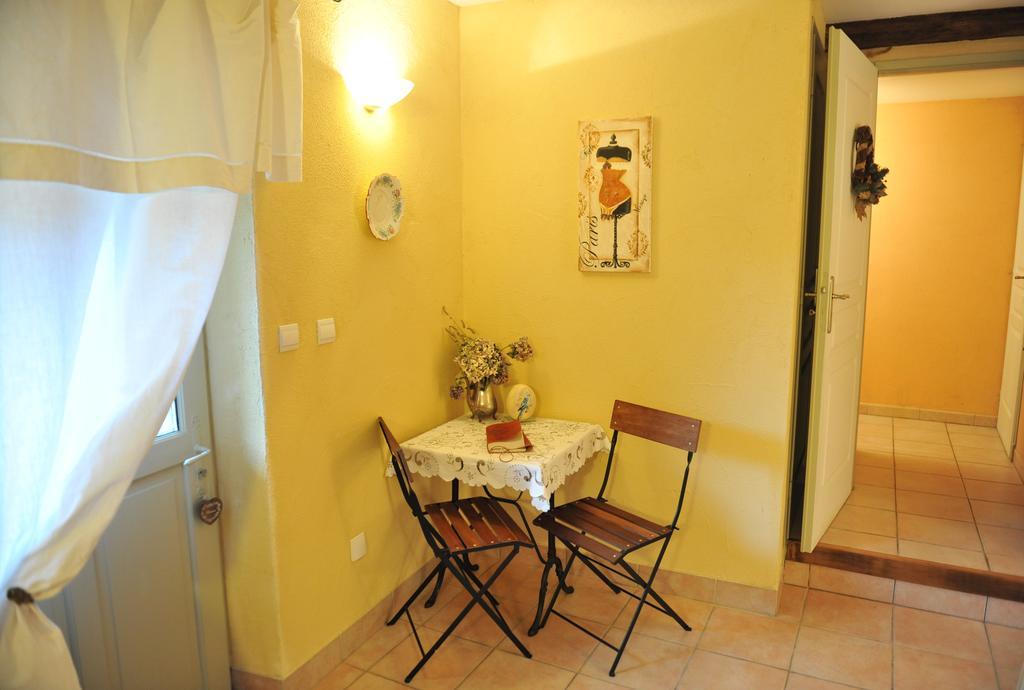 Chambres D'Hotes Le Puits D'Amour Mirandol-Bourgnounac Exterior photo
